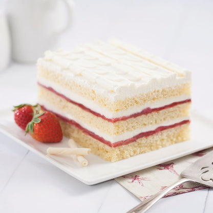 Dreamin’ of Strawberries: GF White Chocolate Shortcake